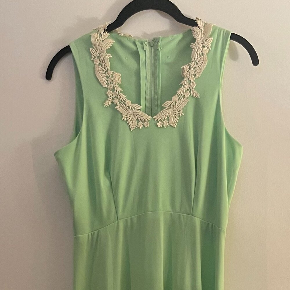 Light Green Vintage Sylvia Ann Sleeveless Dress with Lace Collar, Size 10